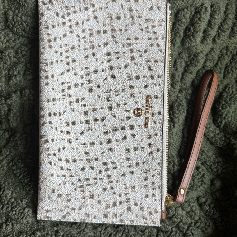 Michael Kors Beige Wristlet